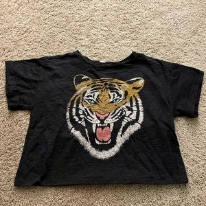 Cropped graphic tiger tee